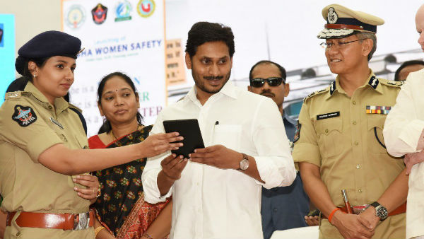 13 మంది పబ్లిక్ ప్రాసిక్యూటర్లు