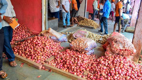 తగ్గిన ఉల్లి, ఆయిల్ ధరలు
