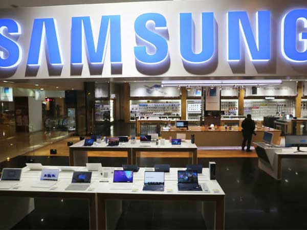 మూడో స్థానానికి పతనం...