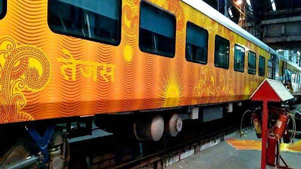 తేజాస్ రైళ్ళ కోసం పోటీ