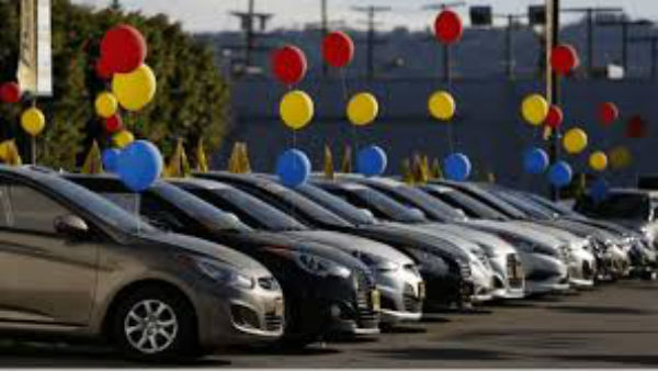 డిస్కౌంట్ల బాటలో బైక్ కంపెనీలు...