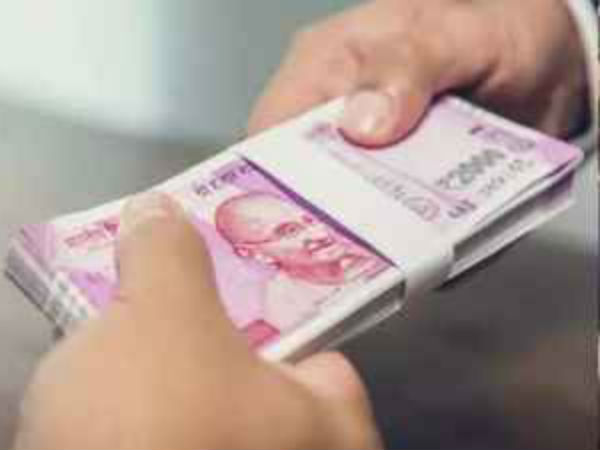 వేతన తగ్గింపు ఆందోళన