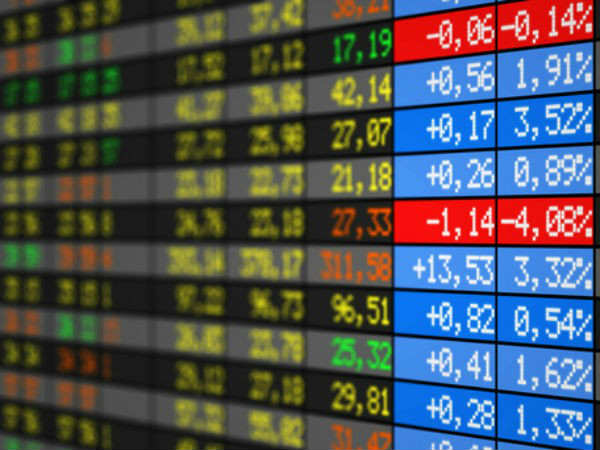 భారీ నష్టాలు.. లాభాలు.. ఊగిసలాట