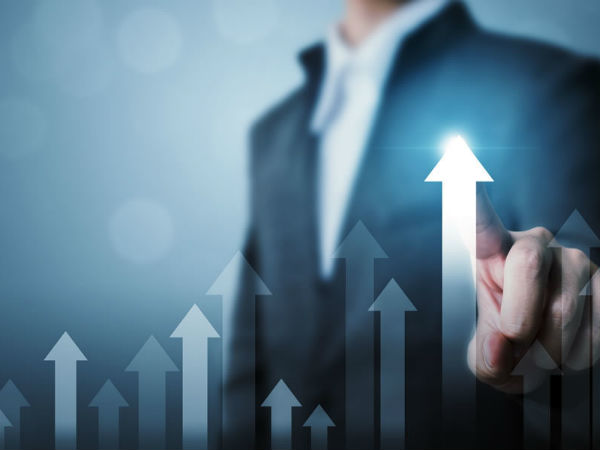 కష్టకాలంలోనూ కొన్ని సంస్థల సేవలు...