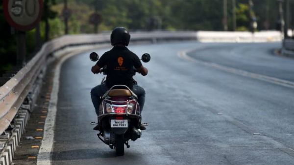 లాక్ డౌన్ సమయంలో ఇంటికే నిత్యావసరాలు