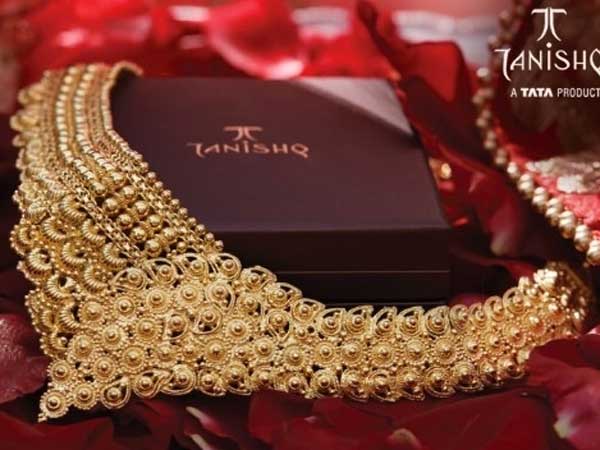 తనిష్క్ వీడియో కాల్ ద్వారా కస్టమర్లకు డిజైన్