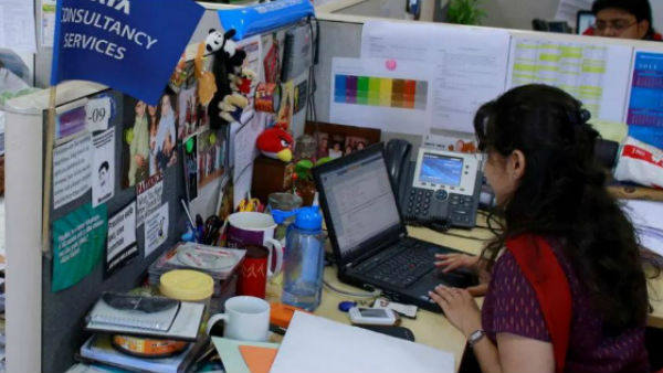 విశాఖ స్టీల్ ప్లాంట్ ఉద్యోగులు