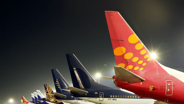 టిక్కెట్స్ జారీ చేస్తున్న ఎయిర్ లైన్స్