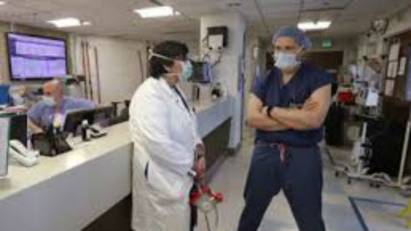 డాక్టర్లు, నర్సులకు తక్షణమే గ్రీన్ కార్డు