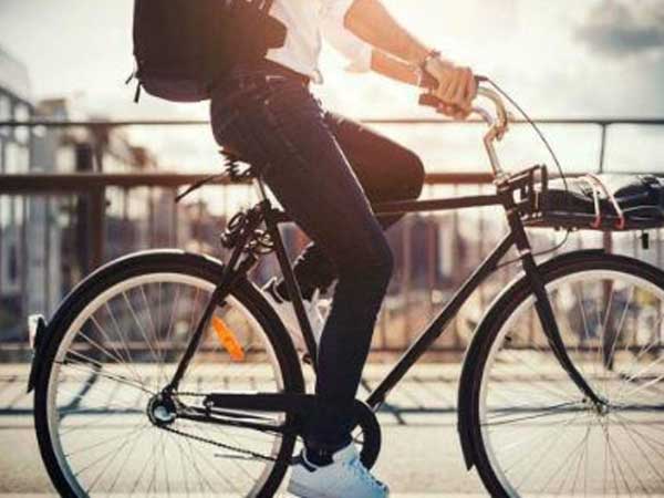 ఆర్ధిక ఇబ్బందులతో తాత్కాలికంగా మూసివేస్తున్నామని గేటుకు నోటీసు అంటించిన సంస్థ