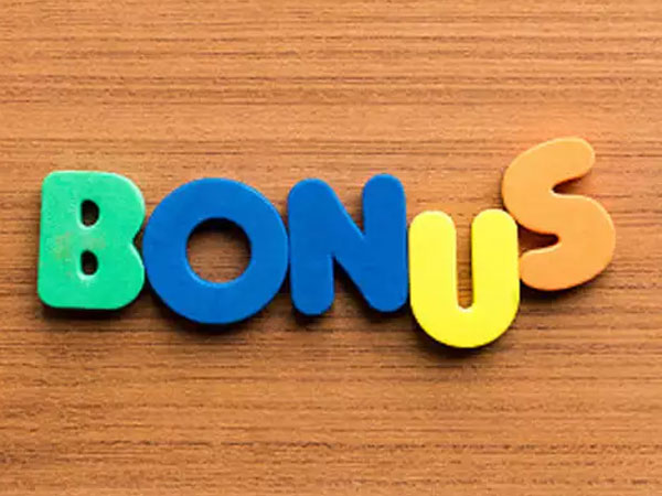 1500 మంది ఉద్యోగులకు 100 శాతం వార్షిక బోనస్