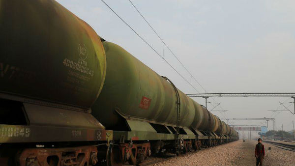 తక్కువ ధరకే చమురు నిల్వ