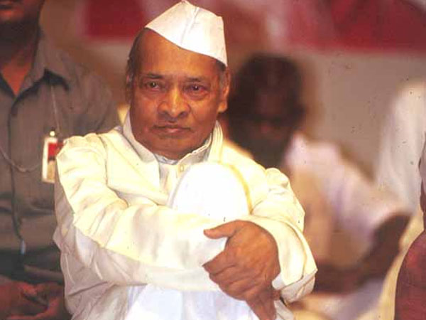 రూపాయి విలువ తగ్గించారు