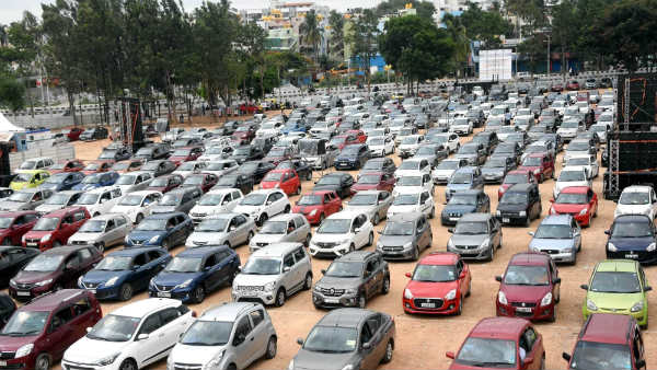  2018 నుంచి తగ్గిన కార్ల అమ్మకాలు