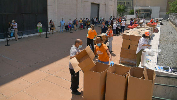 ప్రతి వారం పది లక్షల మంది