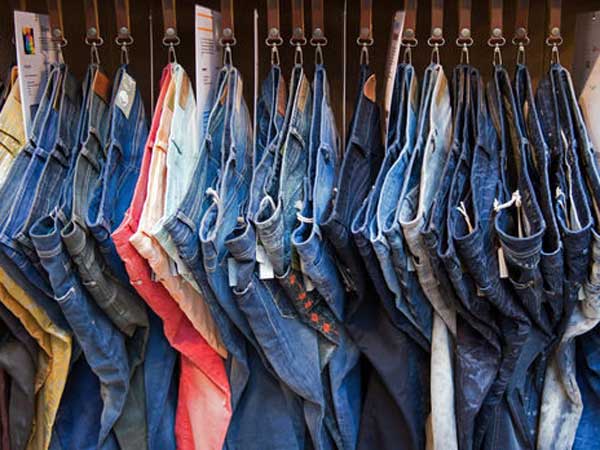 పడిపోయిన జీన్స్ సేల్స్.. ఆదాయం సగానికి పైగా డౌన్