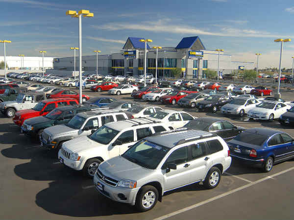 పెరుగుతున్న మొదటిసారి కారు కొనుగోలుదారులు