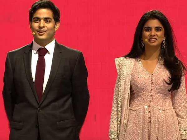 అమెజాన్, ఫ్లిప్‌కార్ట్‌ను సవాల్ చేస్తూ.. అకాష్, ఇషా కీలకం