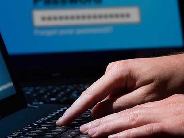 అసలు డెబిట్ కార్డు జారీ చేయలేదు