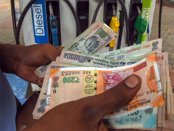 పెట్రోల్, డీజిల్, చమురు ధరలు, డాలర్తో రూపాయి పెట్రోల్, డీజిల్, చమురు ధరలు, డాలర్తో రూపాయి
