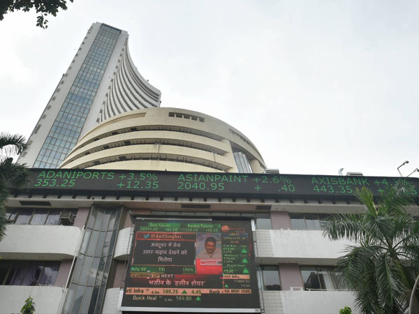 నిఫ్టీ బ్యాంక్, ఫైనాన్షియల్స్, ఐటీ భారీ నష్టాల్లో