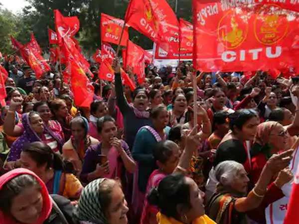 పలు డిమాండ్లతో ఆందోళన