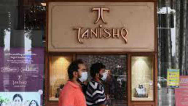 ఎలా సెలబ్రేట్ చేసుకోవాలో చెప్పడానికి మీరెవరు