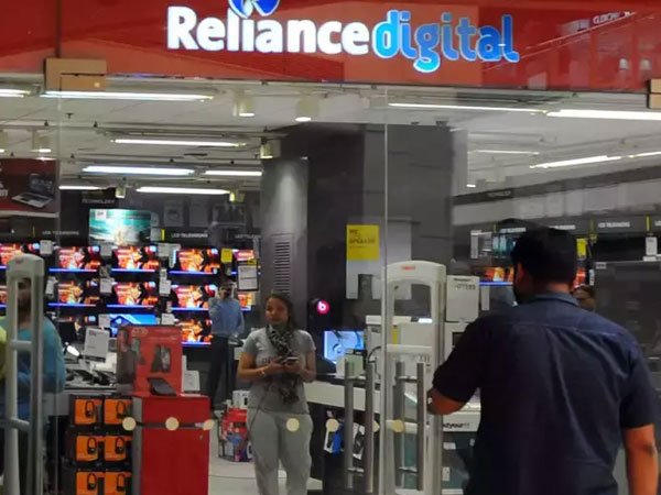 డిజిటల్ ఇండియా సేల్ లో ఈ కామర్స్ దిగ్గజాలతో పోటీ