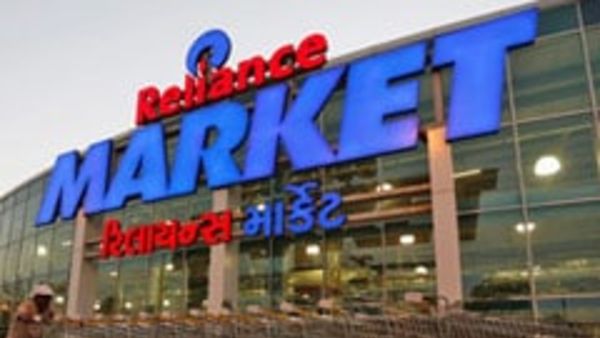  ఇన్వెస్టర్ల అమ్మకాల బాట .. రిలయన్స్ డీల్ కొనసాగిస్తుందా అన్న అనుమానం