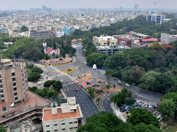 కార్యాలయాల మూత... బెంగళూరు వెలవెల కార్యాలయాల మూత... బెంగళూరు వెలవెల