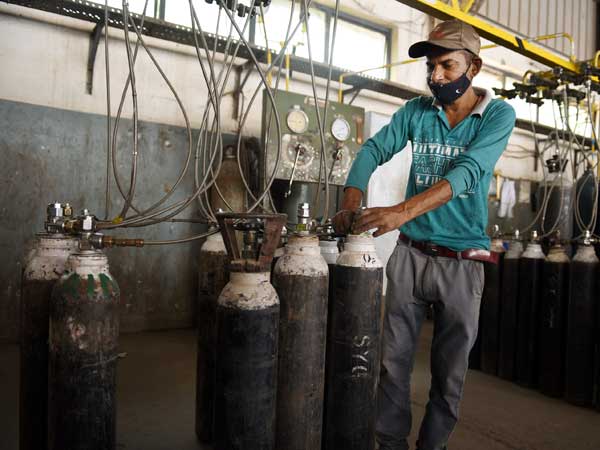 ఆక్సిజన్ అందక..