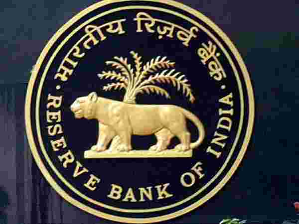 పలు స్కాం లతో పిఎంసి బోర్డు సస్పెన్షన్ ... ఖాతాదారుల ఇక్కట్లు పలు స్కాం లతో పిఎంసి బోర్డు సస్పెన్షన్ ... ఖాతాదారుల ఇక్కట్లు