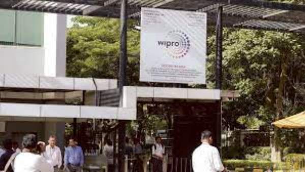 రెండు లక్షలు దాటిన ఉద్యోగులు, వేతన పెంపు