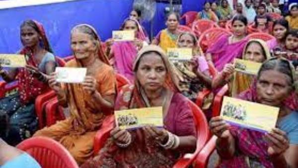 బ్యాంకింగ్ సెక్టార్ పరిధిలోకి కోట్లమంది..