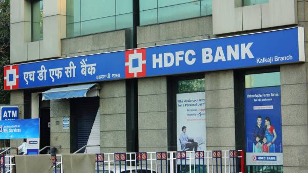 Sensex tanks 400 points, Nifty below 17,850: HDFC twins top losers Sensex tanks 400 points, Nifty below 17,850: HDFC twins top losers