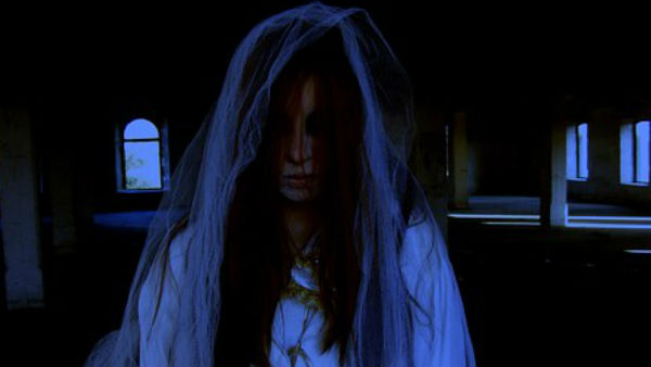 చనిపోయిన స్టేషన్ మాస్టర్, అతని కుటుంబం..