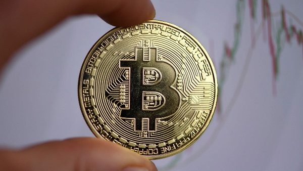 Bitcoin rises over $21K as rate hike concerns wane Bitcoin rises over $21K as rate hike concerns wane