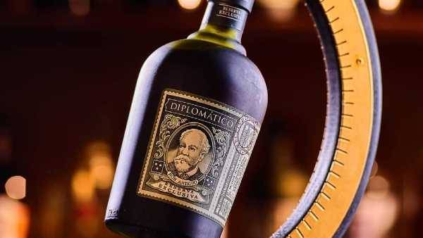 కుమారునికి పగ్గాలతో..