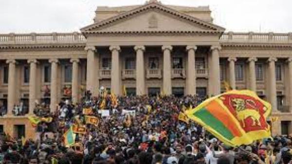 అప్పుల్లో పర్యాటక దేశం..