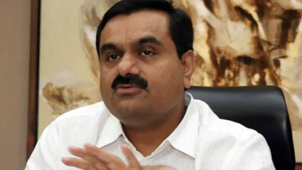 అదానీ కుటుంబం.. అదానీ కుటుంబం..