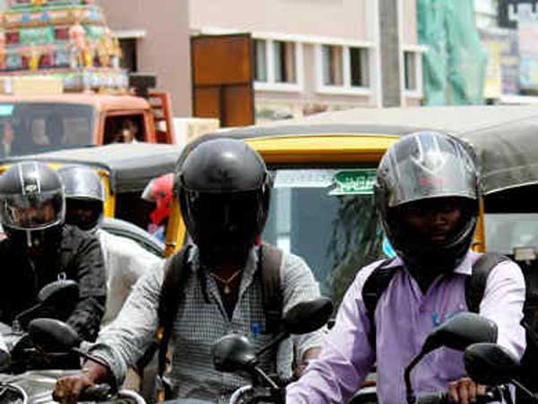 హెల్మెట్ ఉన్నప్పటికీ జరిమానా..