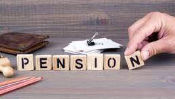  టాక్స్ చెల్లించేవారికి పెన్షన్ బంద్..