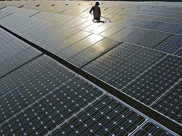 గ్రామంలో సోలార్‌ ప్లాంట్‌..