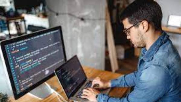  డిజిటల్ కంపెనీలు.. గోల్డెన్ వీసా