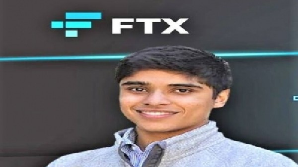 Facebookలో ఉద్యోగి..