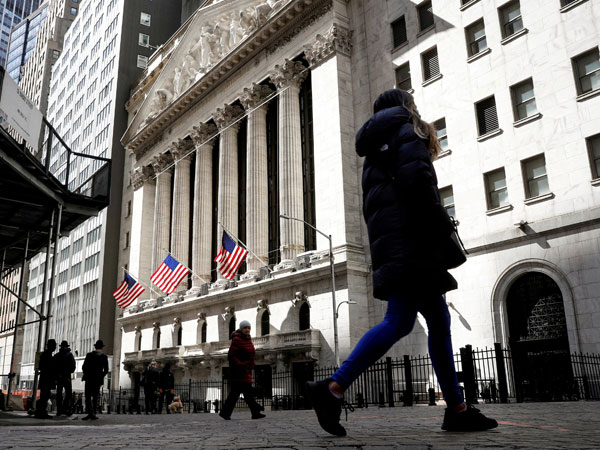 విలవిల్లాడుతున్న వాల్ స్ట్రీట్..