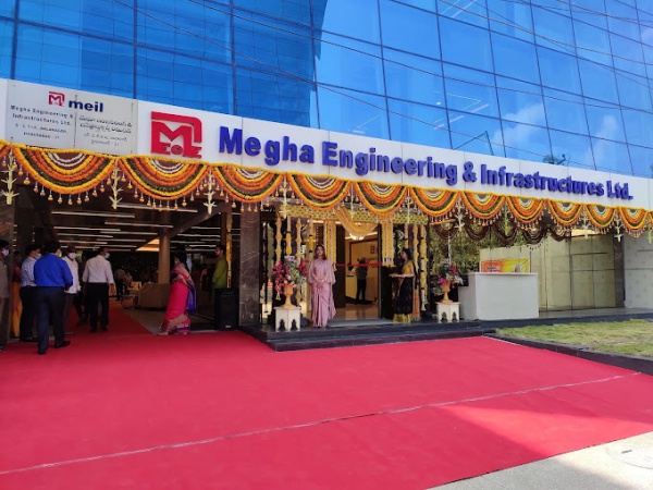 వ్యాపార ప్రస్థానం ఇలా..