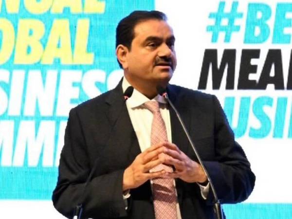 రాజకీయ ఆరోపణలు..