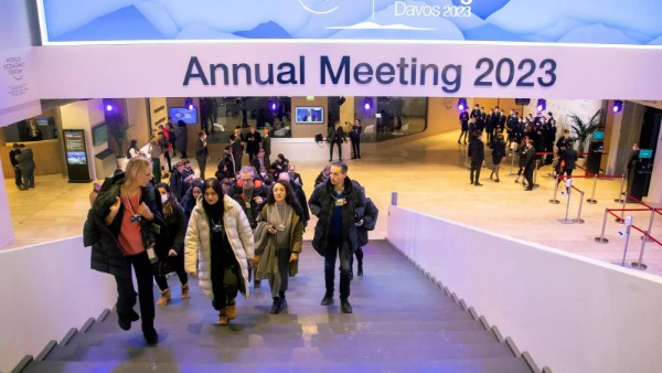 ప్రతికూలంలో అనుకూలం..