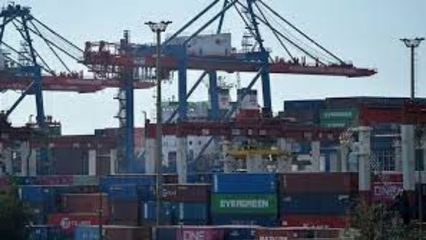 పోర్డుల్లో సరుకులు..